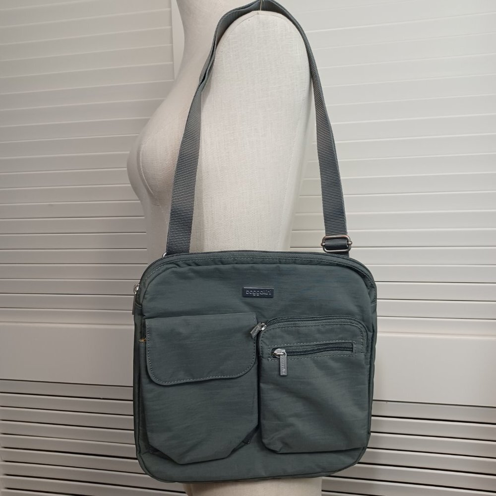 Baggallini‎ Gray Organizer Bag Crossbody or Shoulder Bag